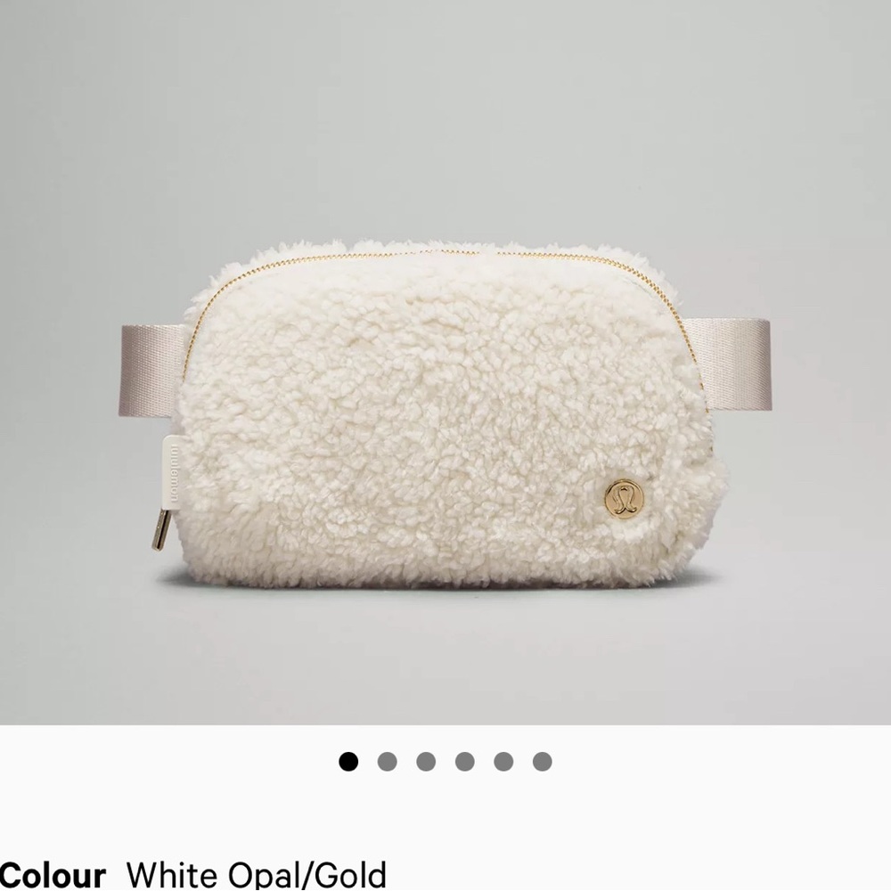 Lululemon Sherpa bag like new- crossbody